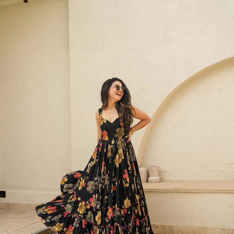 FULL-STITCHED LONG GOWN