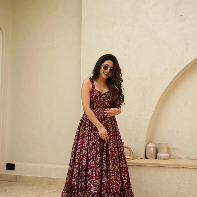 FULL-STITCHED LONG GOWN