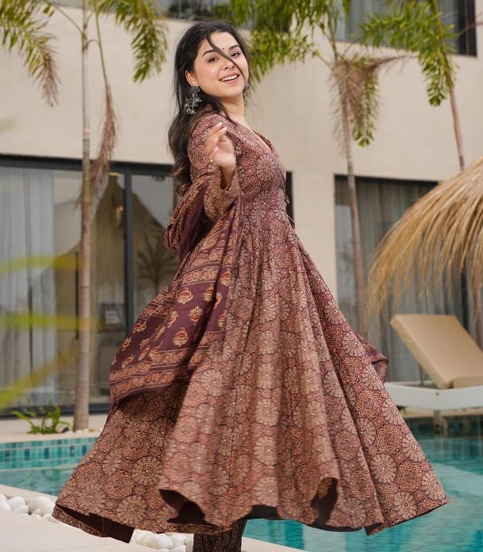 READYMADE GOWN